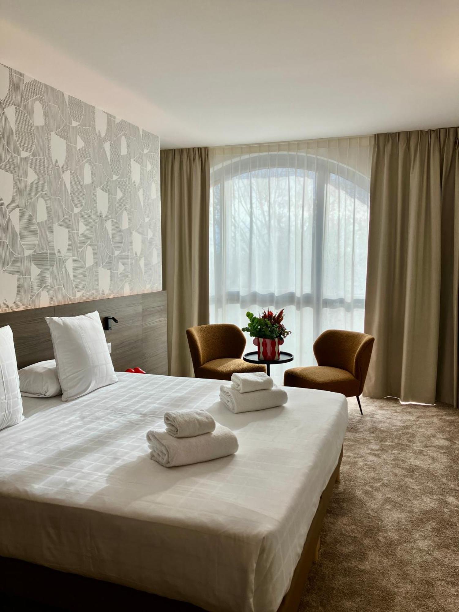 Dali Hotel Монтобан Экстерьер фото